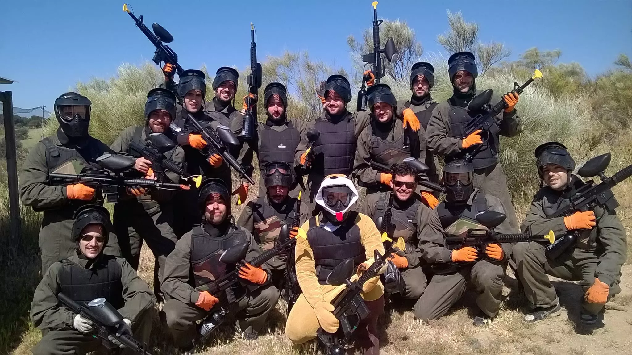 Click to enlarge image despedida-soltero-paintball-madrid.jpg